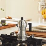 ALESSI - "PULCINA" Caffettiera espresso in fusione di alluminio, con manico e pomolo nero (color inox) o full color (tutta nera), disponibile in 3 varianti, *1 tazza*, *3 tazze*, *6 tazze* - Inox e Nero, 3 tazzine