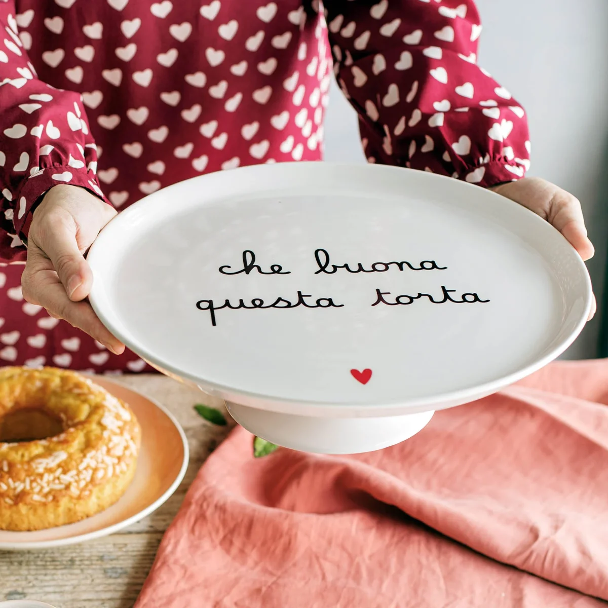 SIMPLE DAY - "CHE BUONA QUESTA TORTA" - Alzata in gres  ø31,5 cm - immagine 1