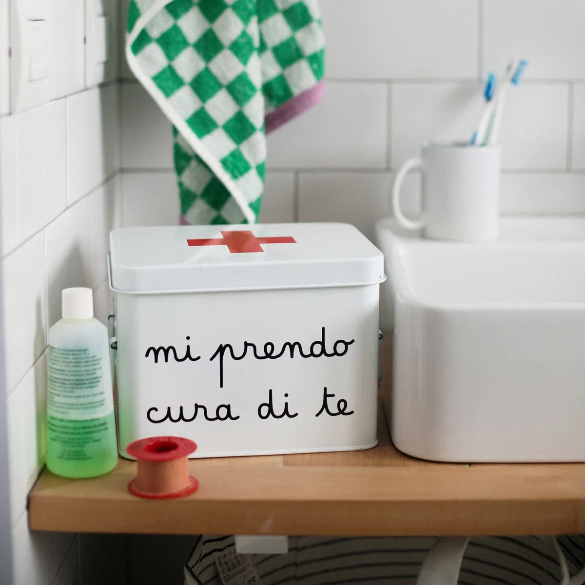 SIMPLE DAY "MI PRENDO CURA DI TE" Scatola in acciaio verniciato Piccola - immagine 1