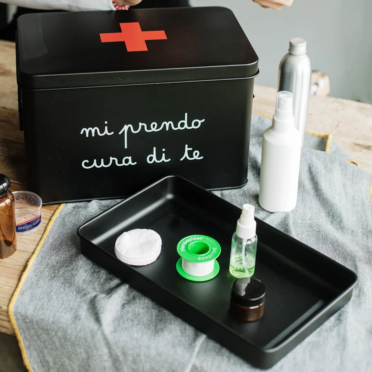 SIMPLE DAY "MI PRENDO CURA DI TE" Scatola NERA 32x19x20 cm - immagine 1