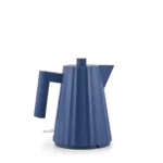 ALESSI - "PLISSÉ" Bollitore in resina termoplastica, disponibile in 4 colori e 3 capacità, *Bianco*, *Nero*, *Grigio* e *Verde*, *1 litro*, *1,5 litri*, *1,7 litri* - Blu, 1 litro