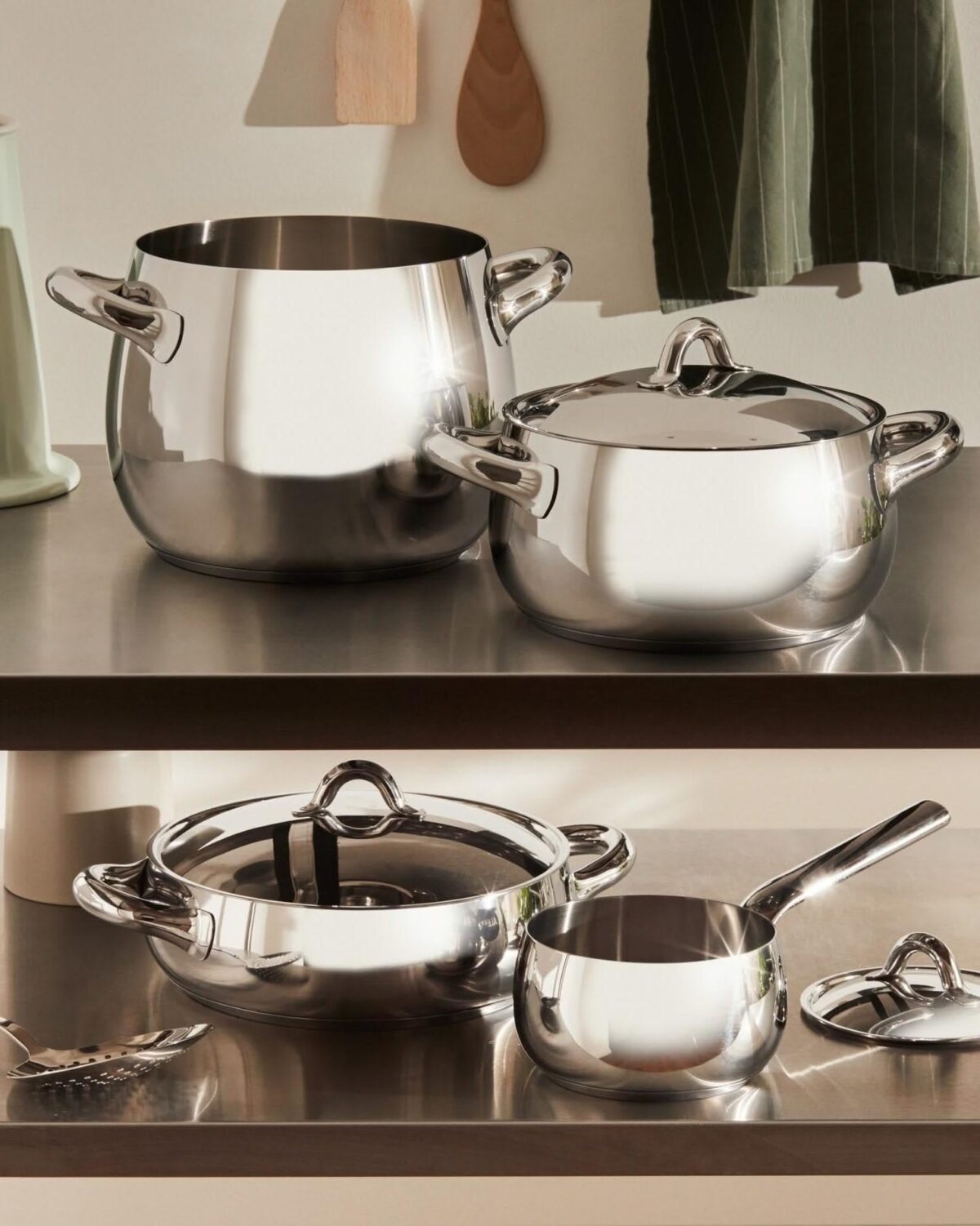 ALESSI - "MAMI" Batteria 7 pezzi in acciaio inox 18/10 con fondo in acciaio magnetico con finitura lucida269. - immagine 3