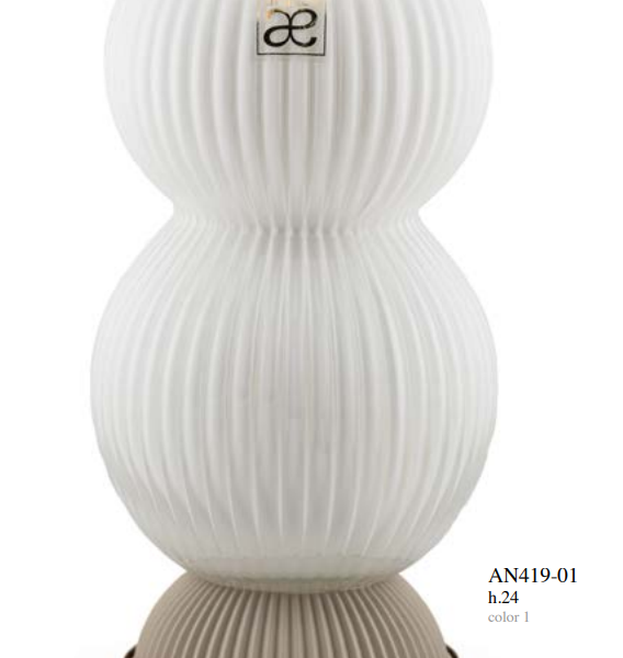 Vaso piccolo bianco con base h.20 di Chiaraela