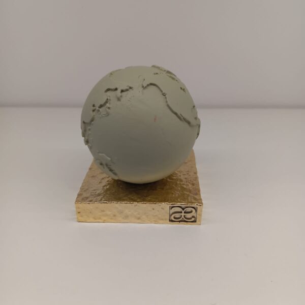 Mappamondo con base oro di Chiaraela